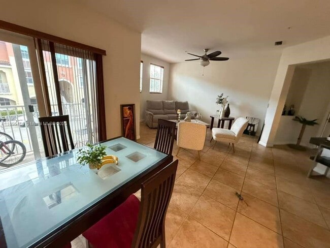 Foto del edificio - 8800 NW 107 Ct