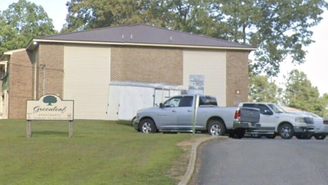 Foto del edificio - 2403 Greenleaf Dr