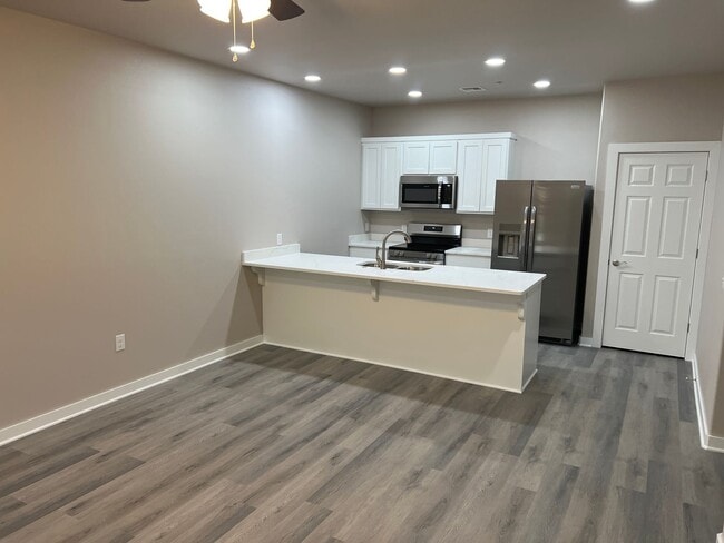 Foto del edificio - 923 Callie Ave