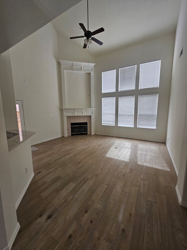 Building Photo - 1732 Auburn Dr