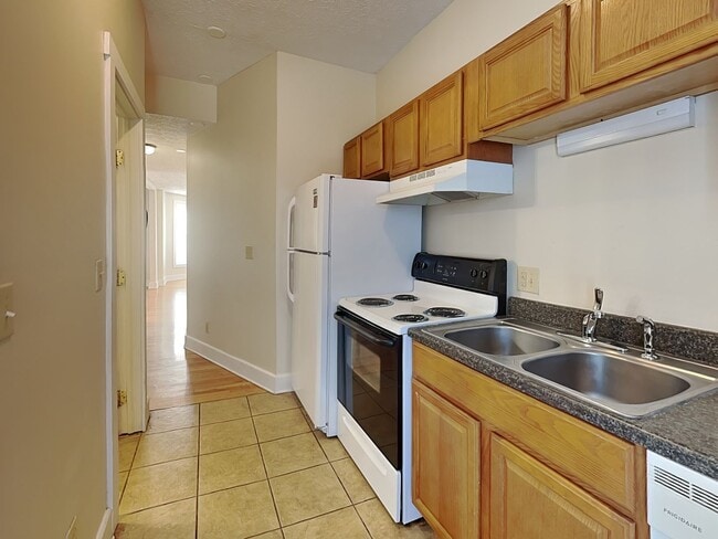 Building Photo - 1394 Indianola Ave