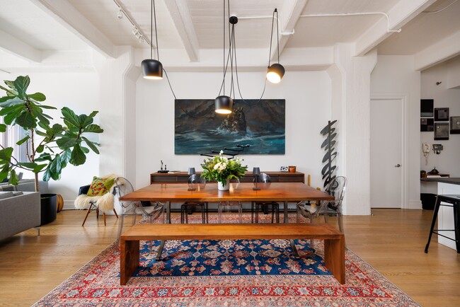 Building Photo - STUNNING DUMBO LOFT