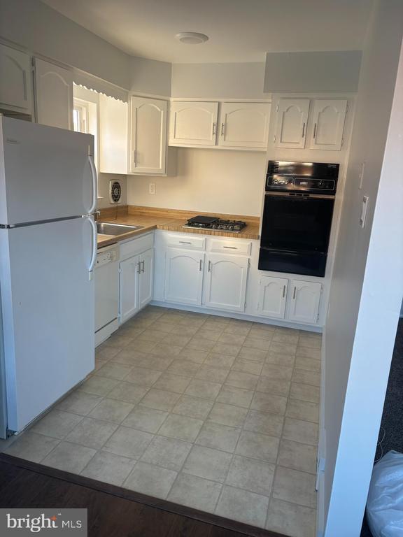 Building Photo - 347 Durfor St