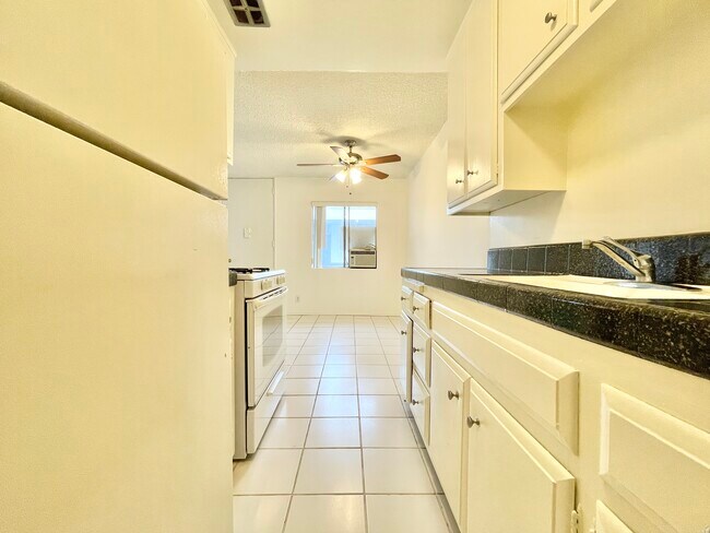Foto del edificio - 3637 Keystone Ave