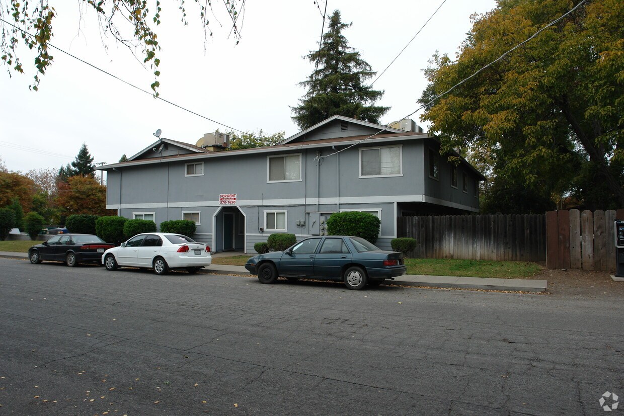 Foto del edificio - 1100 N Cedar St
