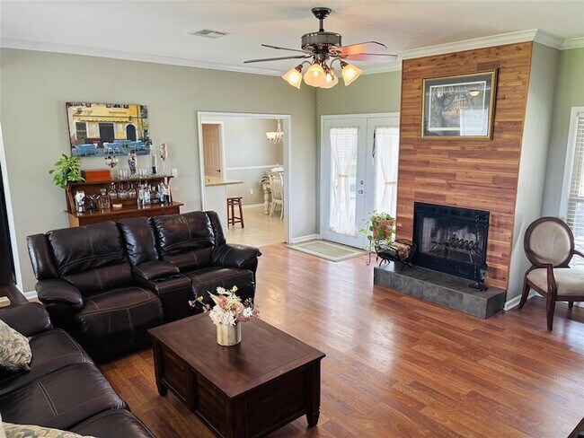Foto del edificio - 5741 Barrett Ln