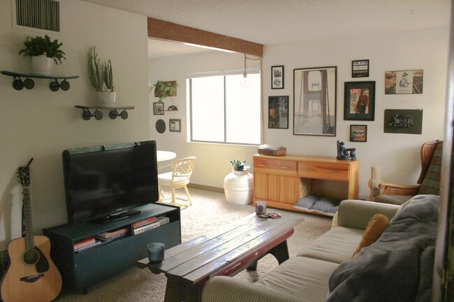 Foto del edificio - Contemporary Living Close to CSU & Amenities