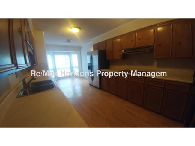 Building Photo - Great Northeast Home!