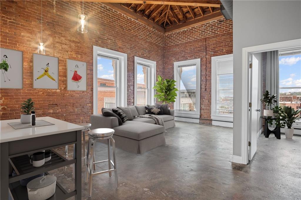 Foto principal - 113 W 5th St