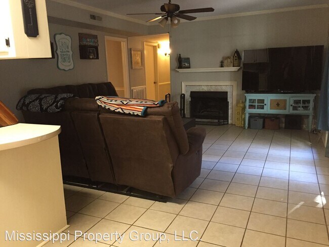 Building Photo - 4 br, 3 bath House - 909 Chickasaw Road