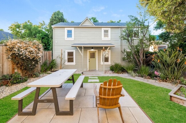 Foto del edificio - Available Northbrae Garden Cottage!