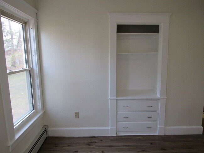 Building Photo - 54 Pleasant St
