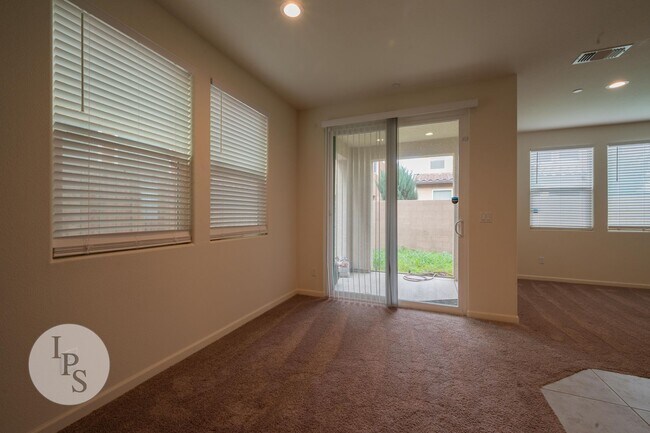 Foto del edificio - Fresno SouthEast Home, Gated Community, Clovis Unified School District, 3BR/2.5BA