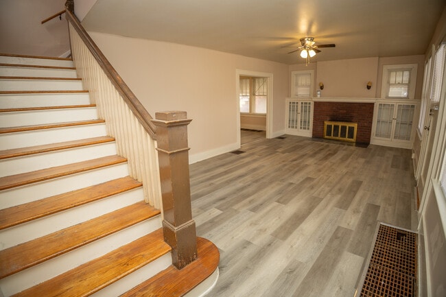 Building Photo - 927 E Dunklin St