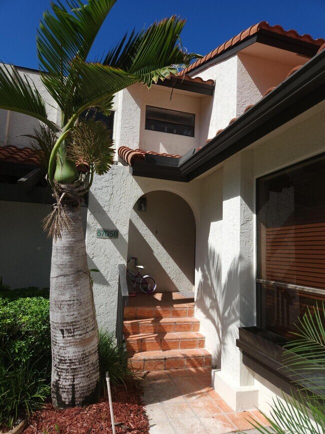 Foto del edificio - 5705 Fox Hollow Dr