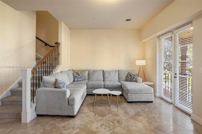 Building Photo - 61 Via Floresta Dr