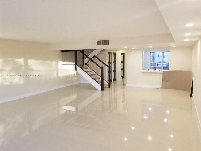 Foto del edificio - 907 NE 27th Ave