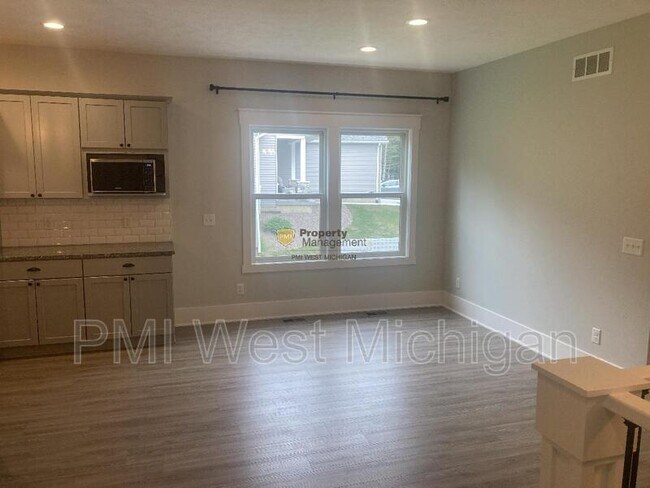 Building Photo - 6069 Coventry Woods Dr NE