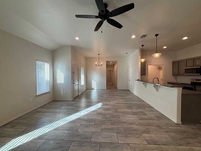 Foto del edificio - Townhome – Steps Away from Lubbock Cooper