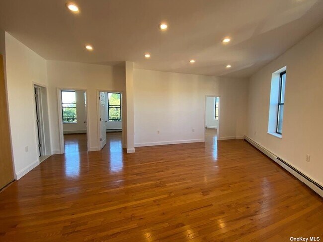 Foto del edificio - 59-40 Myrtle Ave