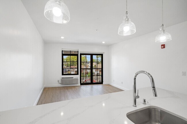 Foto del edificio - Brand New Barbara Anne Lofts