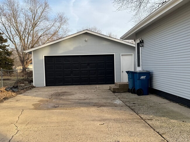 Building Photo - 4 bedroom 2 bath home in Port Byron