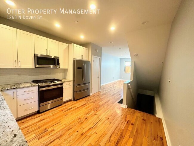 Building Photo - Modern 3BR/2.5BA Home with Balcony Terrace...