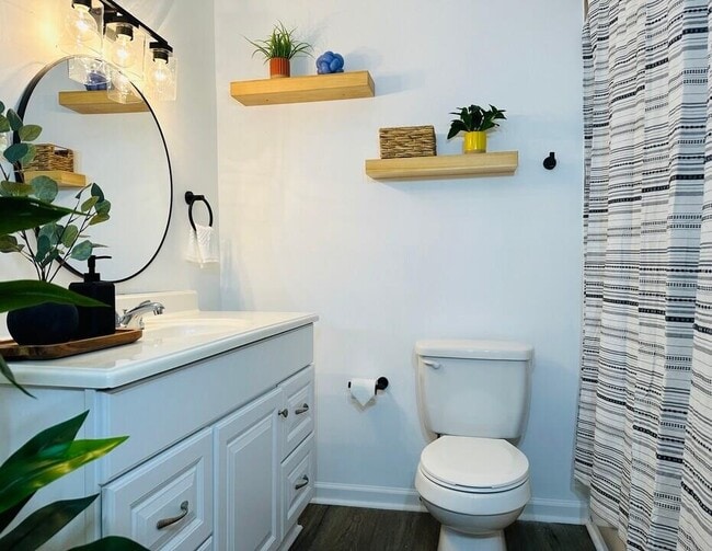 Foto del edificio - 4936 S Lakewood Dr