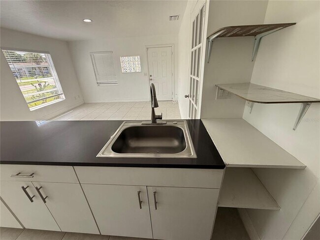 Building Photo - 328 N Observatory Dr