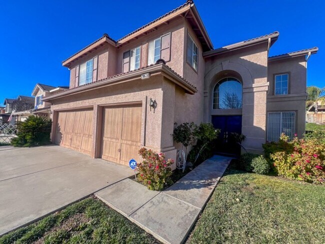 Foto del edificio - Large 4 bedroom Murrieta home with a loft ...