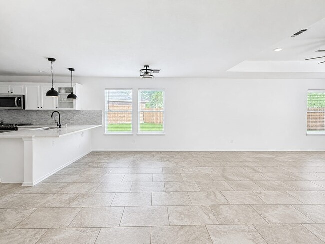 Building Photo - 1011 Backland Ct
