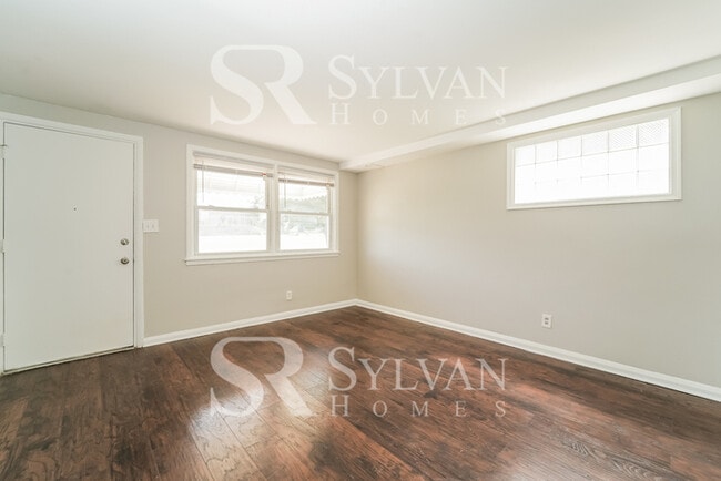 Foto del edificio - The living is easy in this 3 bedroom, 1 bathroom townhome