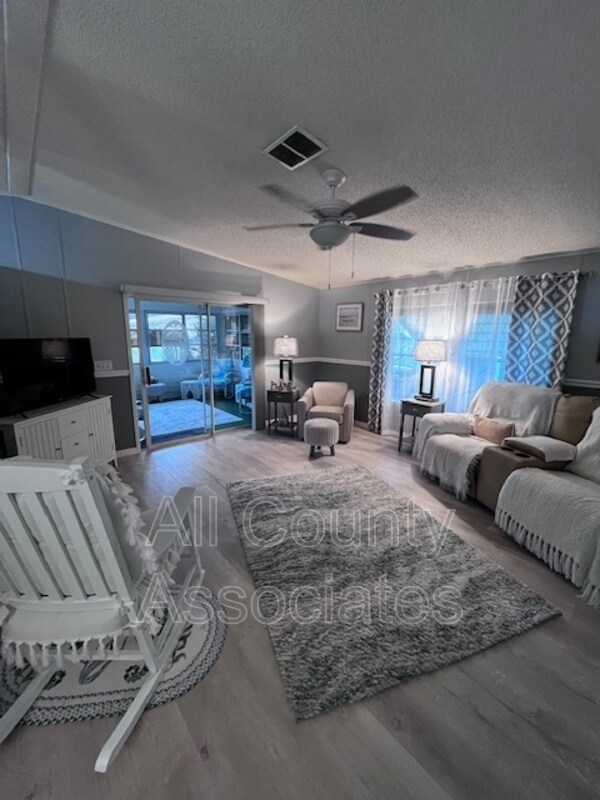 Building Photo - 8104 Cedar Creek Dr