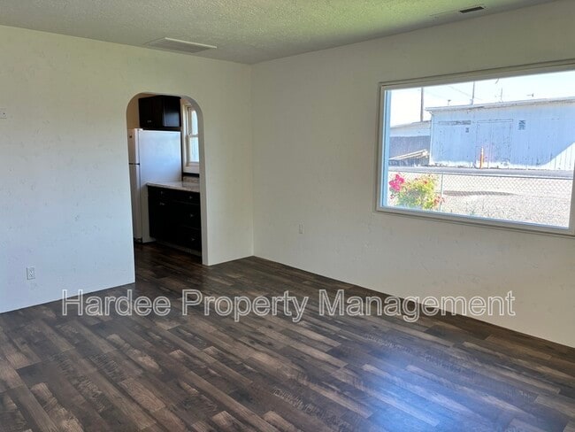 Building Photo - 223 N Venice St
