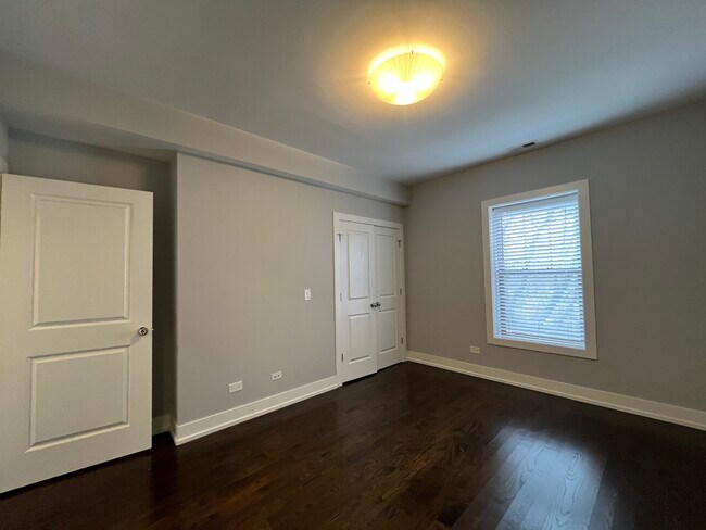 Foto del edificio - 1752 W Summerdale Ave