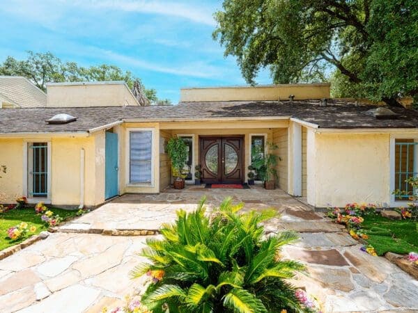 Foto del edificio - La Esencia Apartments