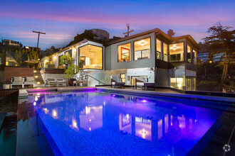 Building Photo - 1733 Sunset Plaza Dr
