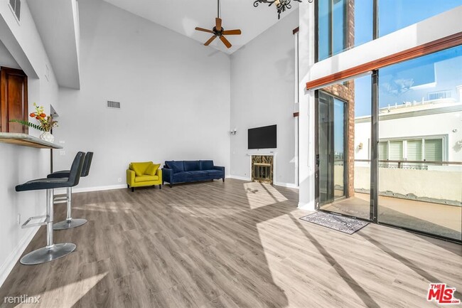 Foto del edificio - 3 br, 3 bath Condo - 1880 Veteran Ave Apt 308