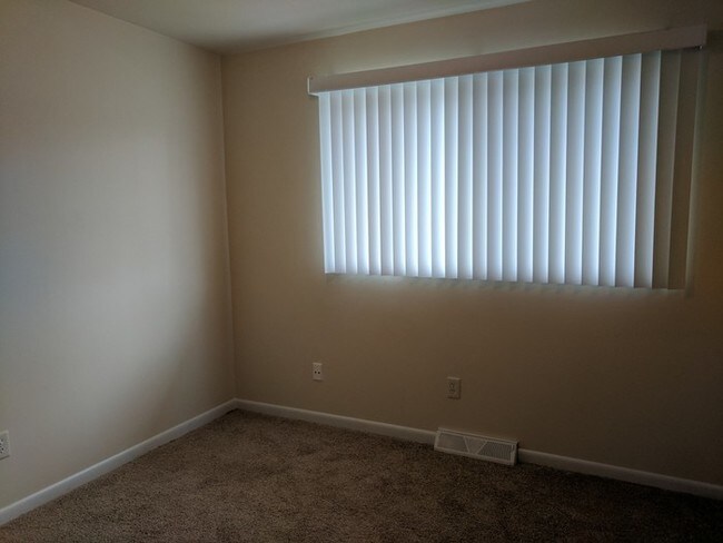 Building Photo - Gorgeous Bi-Level Home