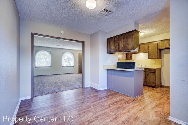 Building Photo - 2 br, 1.5 bath House - 2629 Elwood Drive