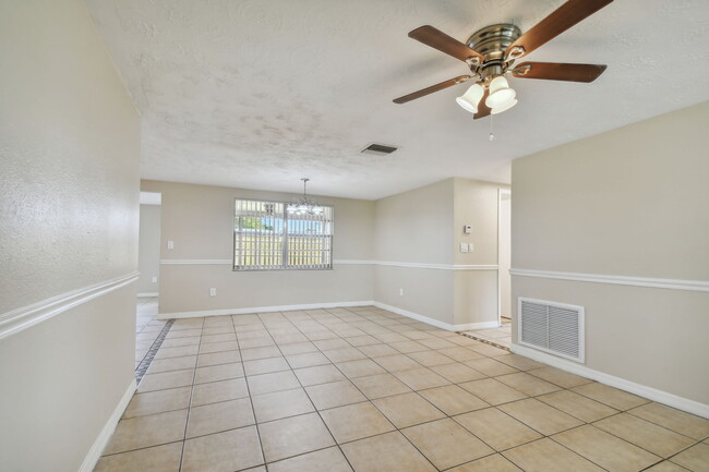 Building Photo - 3525 Umber Rd