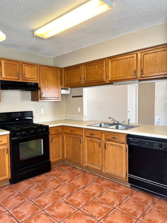 Building Photo - 3830 Candlestone Dr