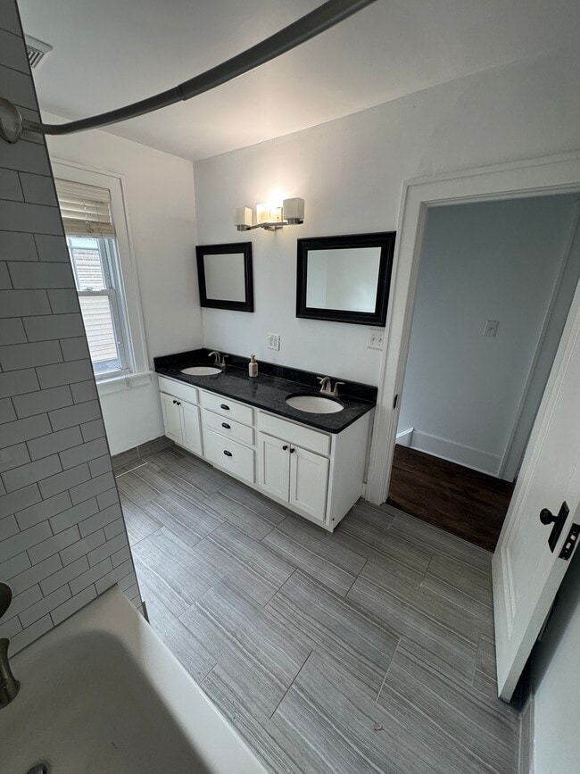 Building Photo - 827 Longfellow Ave