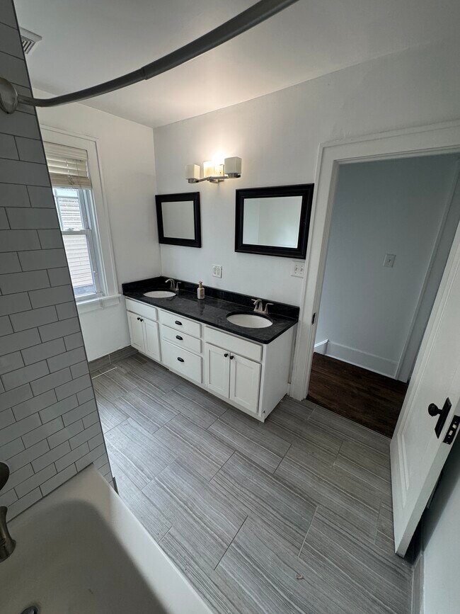 Foto del edificio - 827 Longfellow Ave