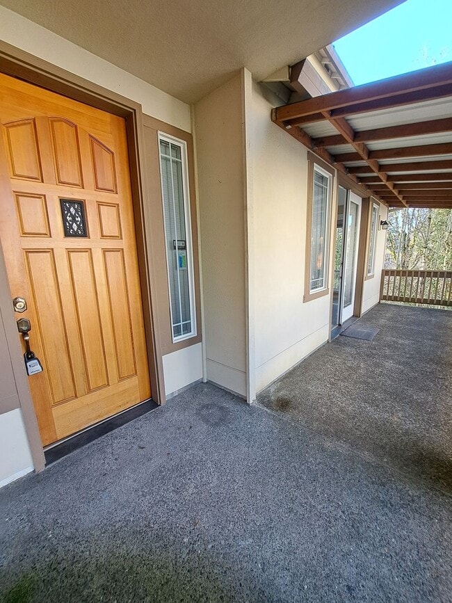 Foto del edificio - Secluded 5 bedroom Amazing Views Green Space