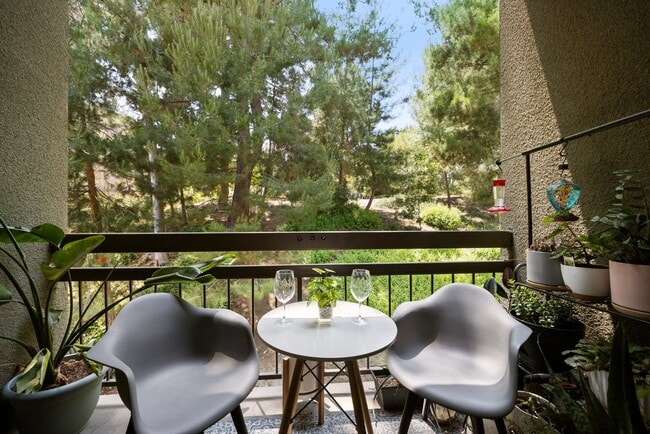 Building Photo - 898 Temple Ter