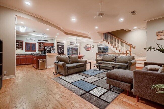 Building Photo - 507 Detering St