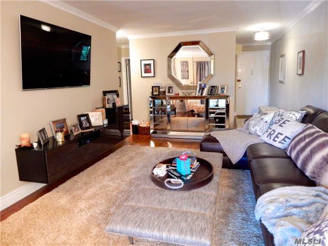 Foto del edificio - 4 Birchwood Ct