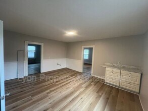 Building Photo - 11 E Lawlor St