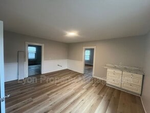 Building Photo - 11 E Lawlor St